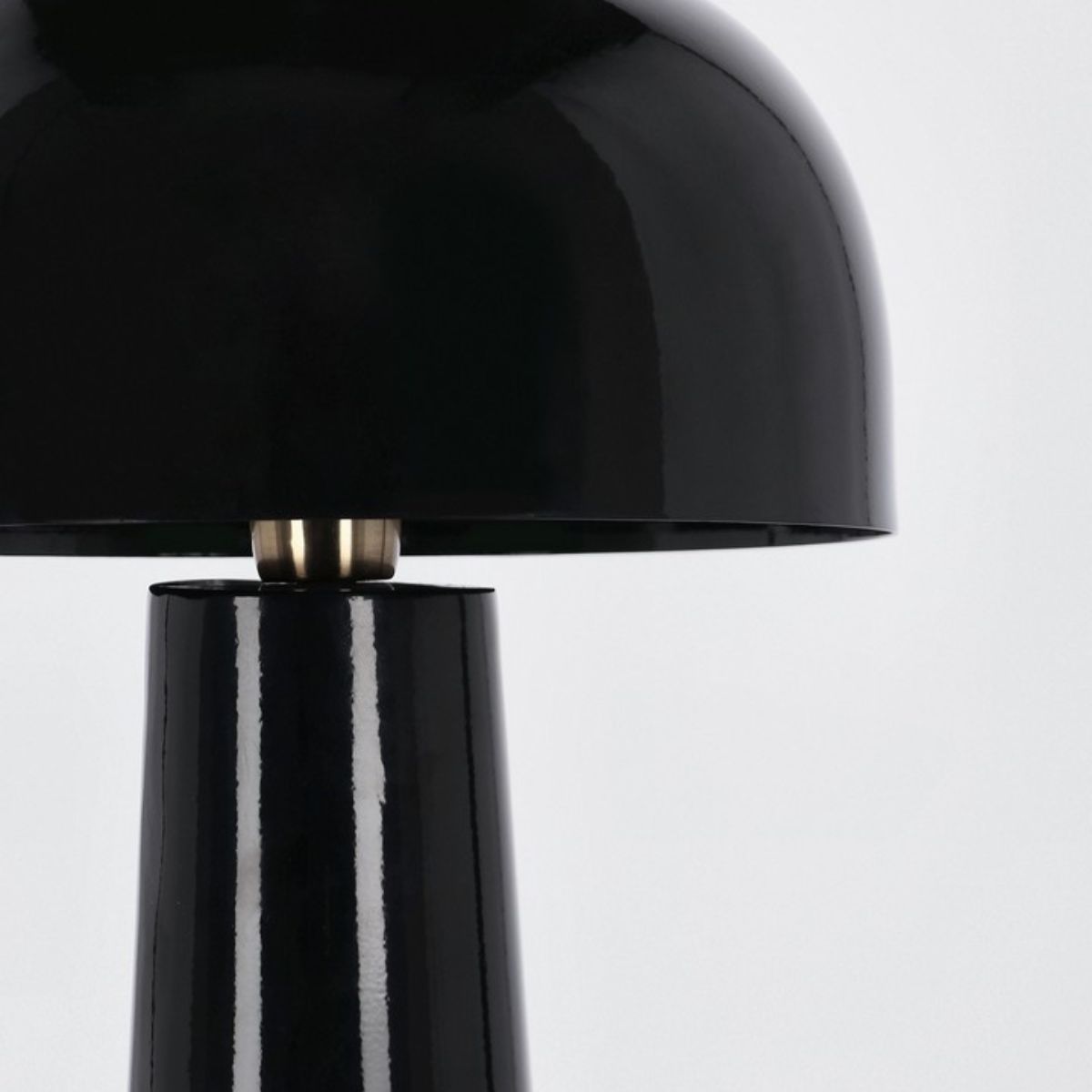 BT KIKI Black elegant Indoor table lamp